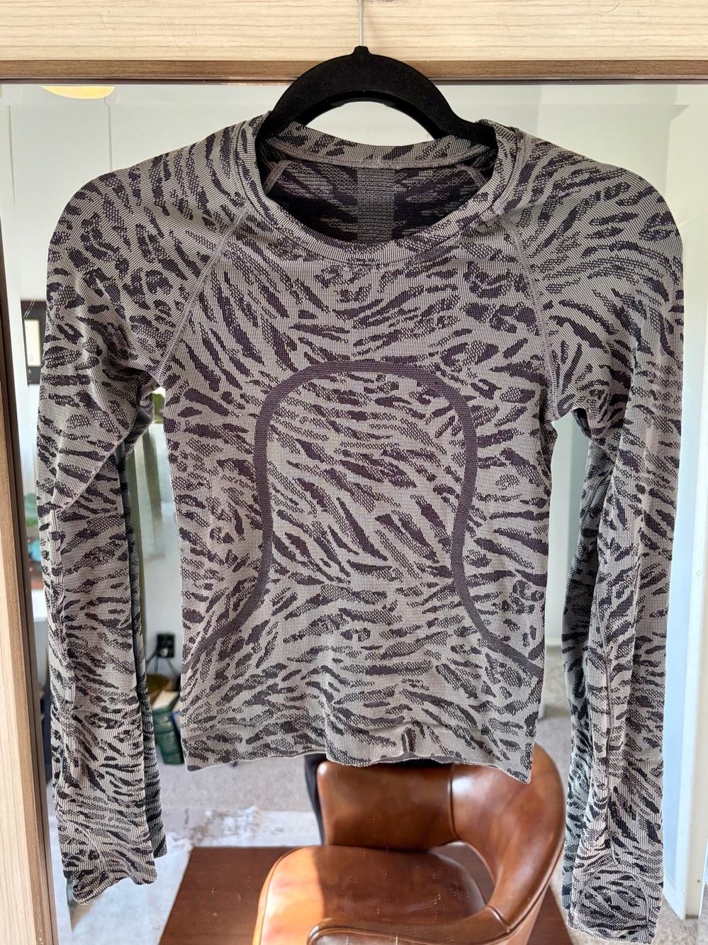 Lululemon Womens Swiftly Tech Long Sleeve Athletic Shirt Size 2 Extra Small Grey